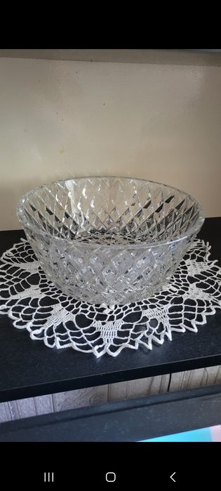 Продам хрустальные салатницы.