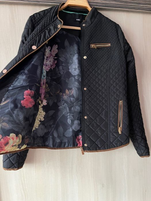 Продавам дамско преходно яке