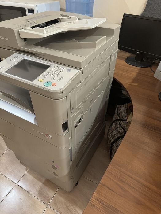 Продам лазерный цветной принтер Canon
