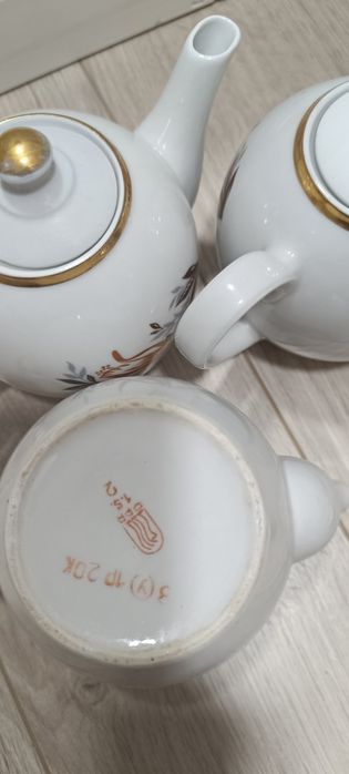 Фарфоровые чайники
