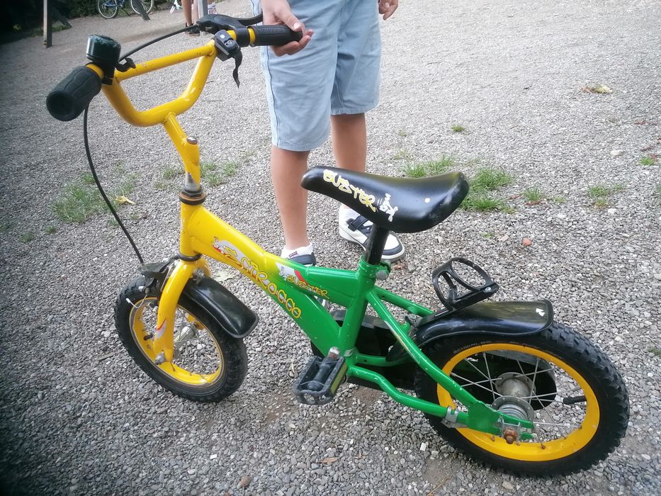 Bicicleta copii  cu roți ajutatoare 3-5 ani Pret fix 200 lei
