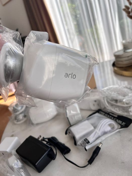 Sistem de supraveghere  Arlo Kit NOU Complet