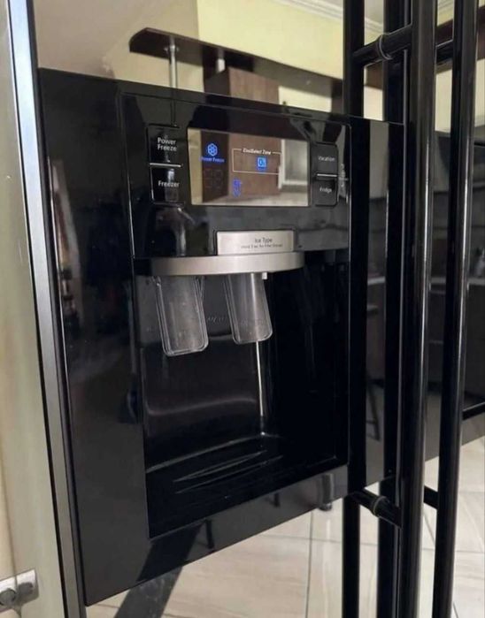 Холодильник samsung.