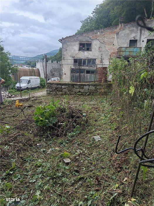 Oravita, Casa cu Spatiu Comercial, Zona Lacul Mic, Pret Negociabil