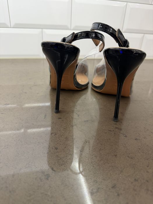 Обувки лак Alaia