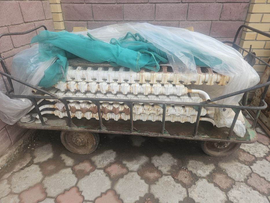 Продаю батери ,радиаторы чугунные