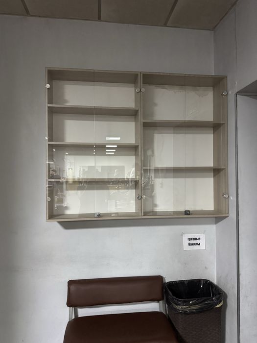 Шкафы настенные, книжные полки , витрина