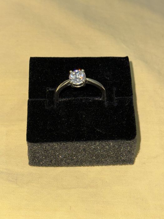 продам кольцо серебро,новая