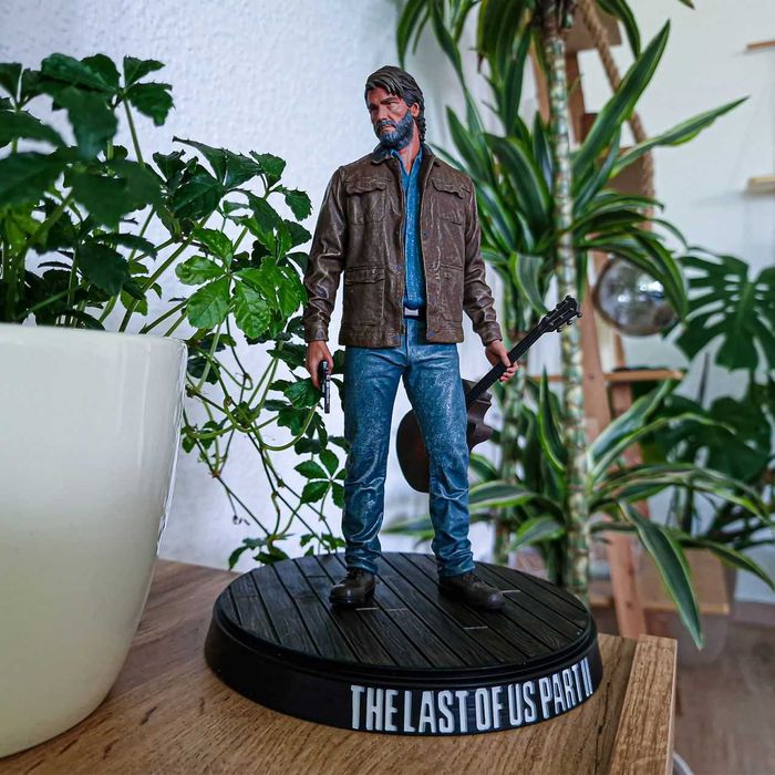 Статуетка Dark Horse Games: The Last of Us Part II - JOEL, 22 cm.