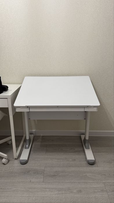 Стол в идеальном состоянии