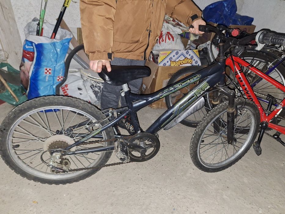 Vand bicicleta cu roti pe 20