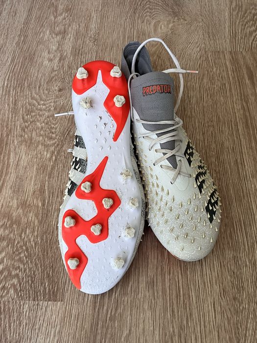 Футболни бутонки Adidas Predator Freak.1 FG