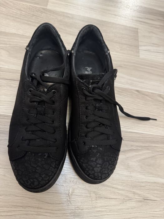 Дамски маратонки Adidas, Muvid