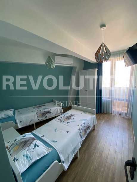 Дава се под наем Тристаен апартамент в Варна, Център - 105 кв.м за 847.62 € - Снимка #3