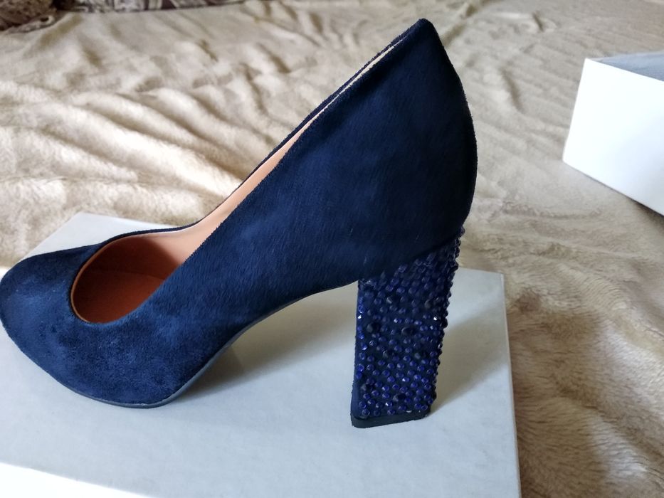 Продам туфли замшевые