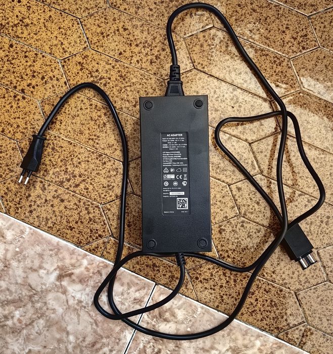 Sursa, alimentator Xbox One