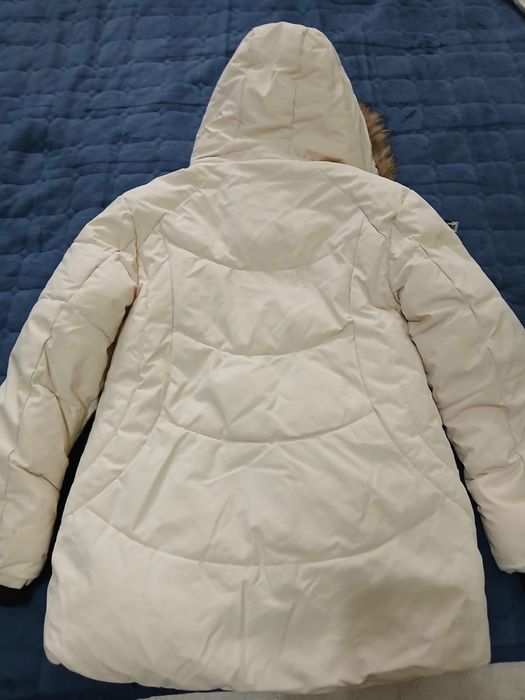 Продам теплую куртку на девочку