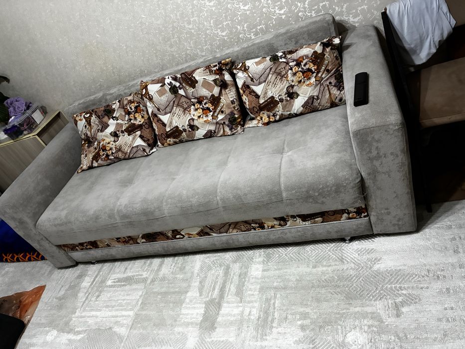 Диван в хорошем состоянии