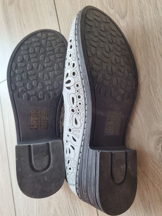 Pantofi / balerini albi din piele naturala marimea 37