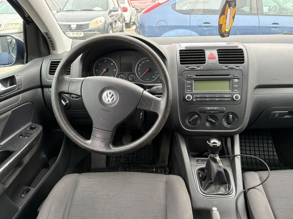 Vând Volkswagen Golf 5