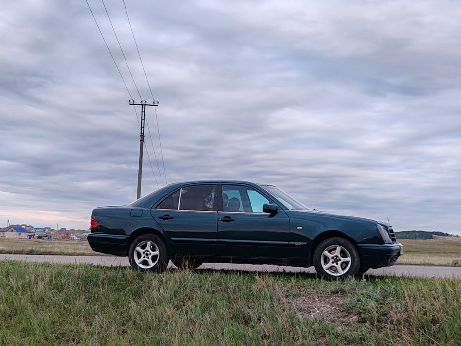 Продам мерседес 210