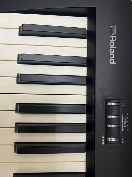 Продается пианино roland fp10