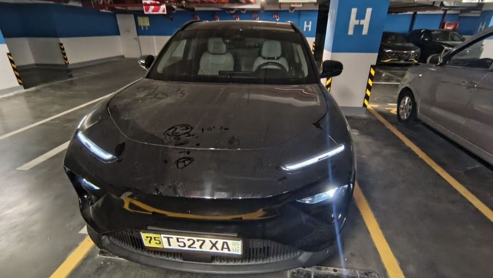 Chery Kampanyaga tegishli Nomi Aiqar EQ7 Elektromobil