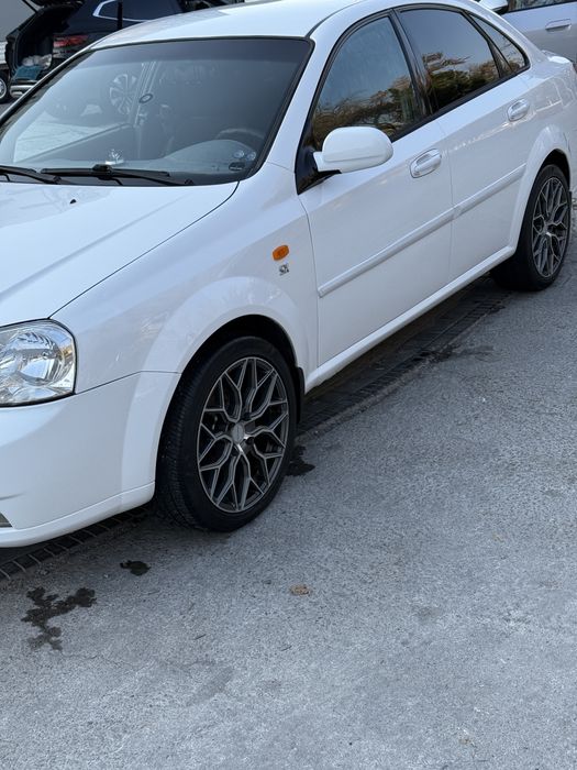 Продается Chevrolet Lacetti 1.8 Автомат, в идеальном состояние