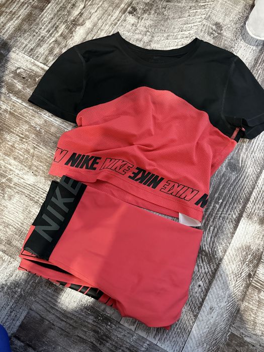 Нов комплект Nike pro  XS