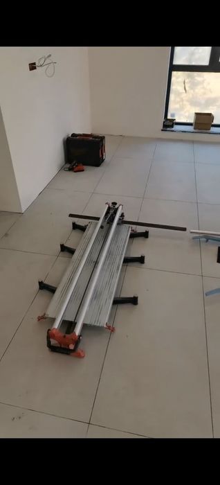 Mașini tăiat gresie