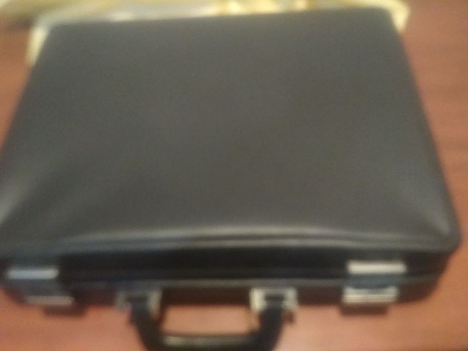 Продам чемодан кейс и держатель для груза