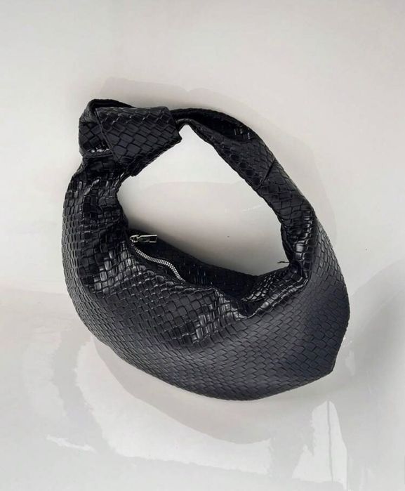 Дамска черна чанта