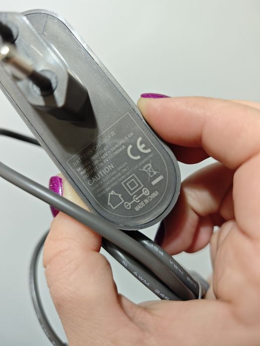 Încărcător Dyson v8