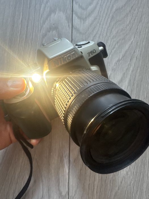 Aparat foto vechi cu film Nikon F60