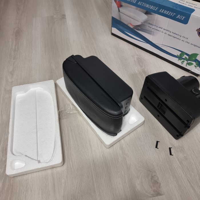 Vând Cotiera Dacia Duster - cu USB compatibila cu suportul de pahare