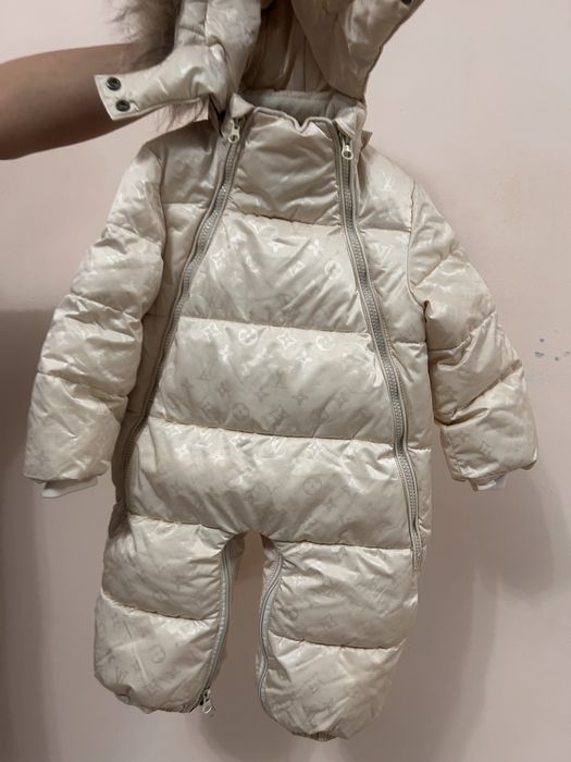 продается детские комбинезоны