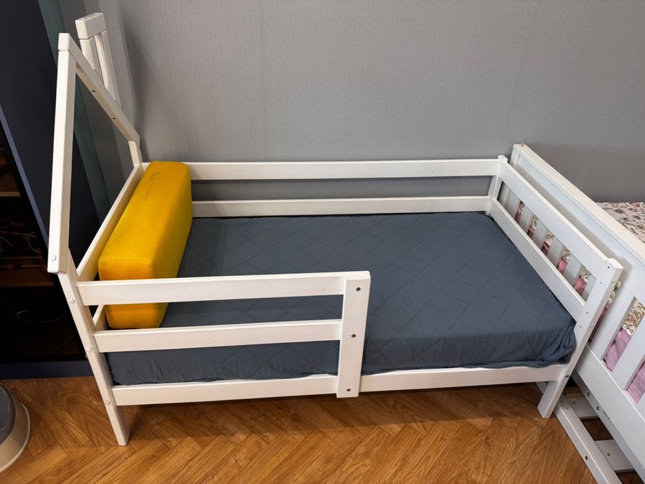 Продам детскую кроватку с матрасом