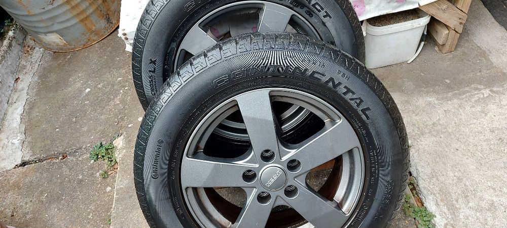 Vând 4 anvelope Continental 215/65/16M+S