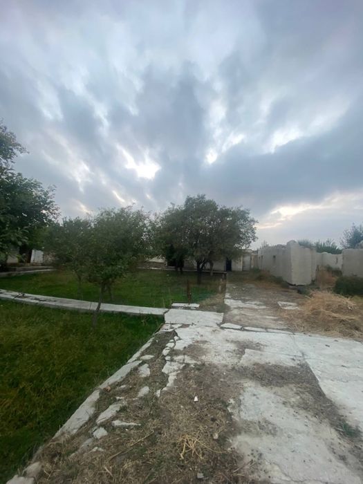 Uy sotiladi 600mln kelishamiz narxini