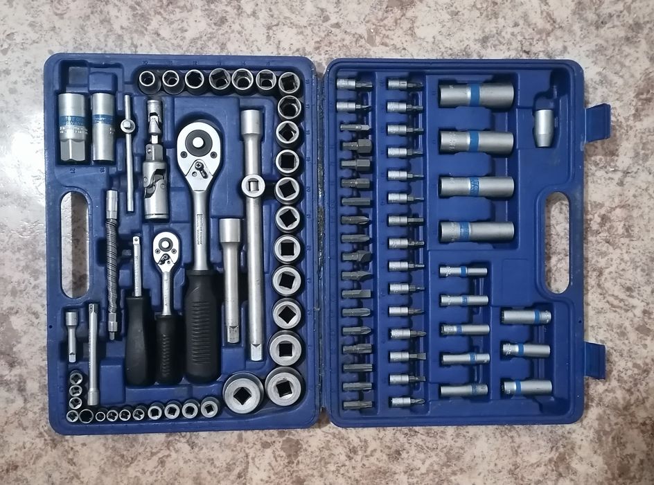 Набор разных ключей для авто