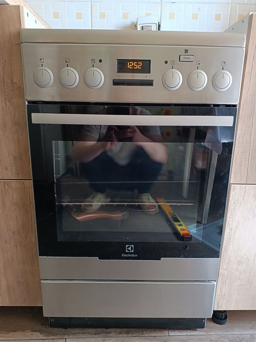Электроплита с духовкой Electrolux