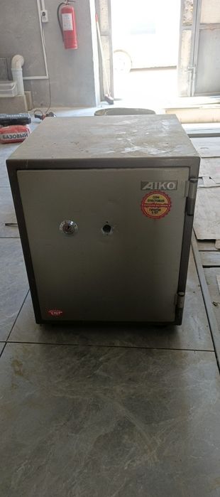 Продам несгораемый сейф AIKO