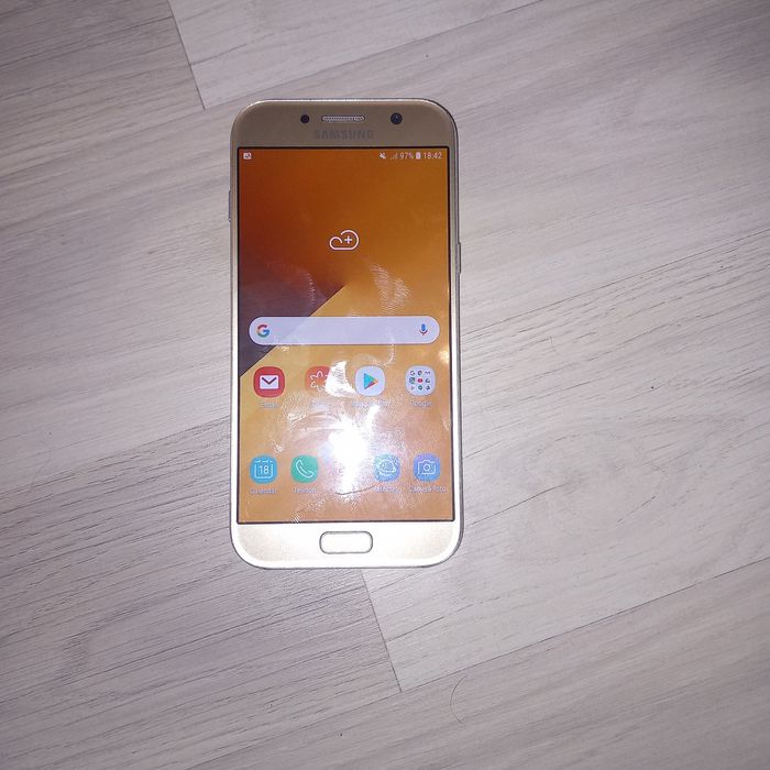 Samsung a5 capacul spate spart și lipsește un buton de la volum