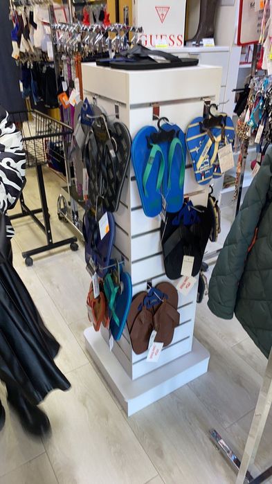 Оборудване магазин въртяща се колона за обувки и аксесоари