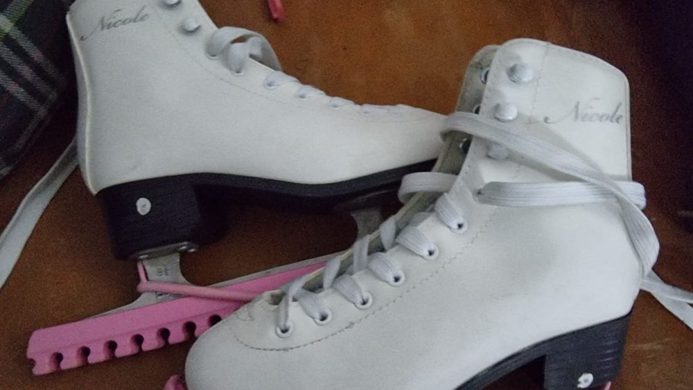 Продам женские коньки