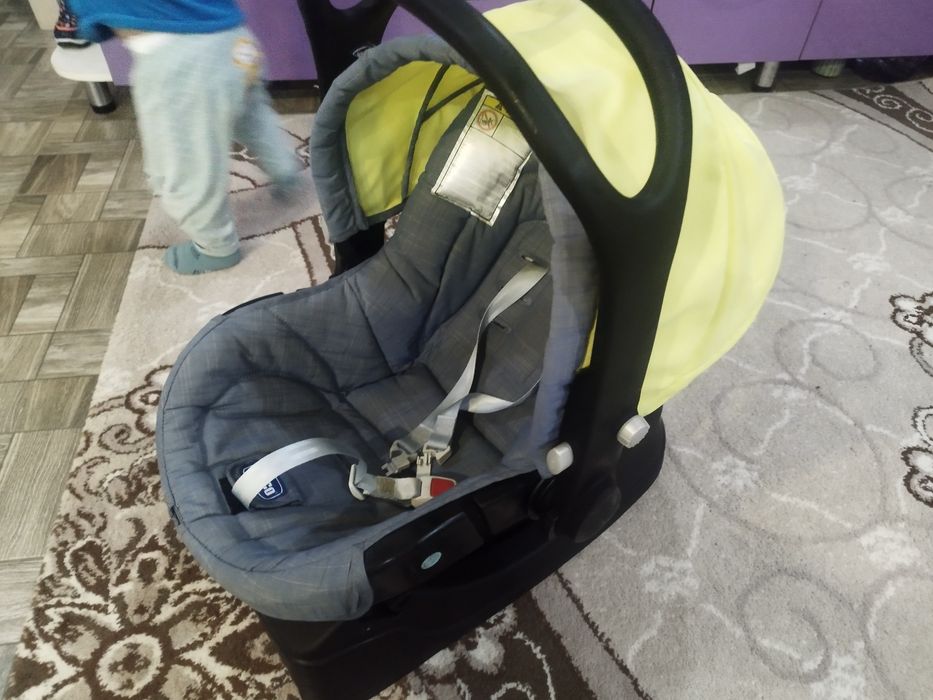 Продам автокресло chicco