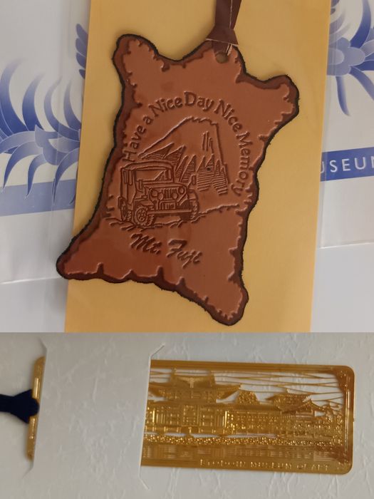 Разделители за книги от Азия, посребрени, с перла, от кожа и др. вещи