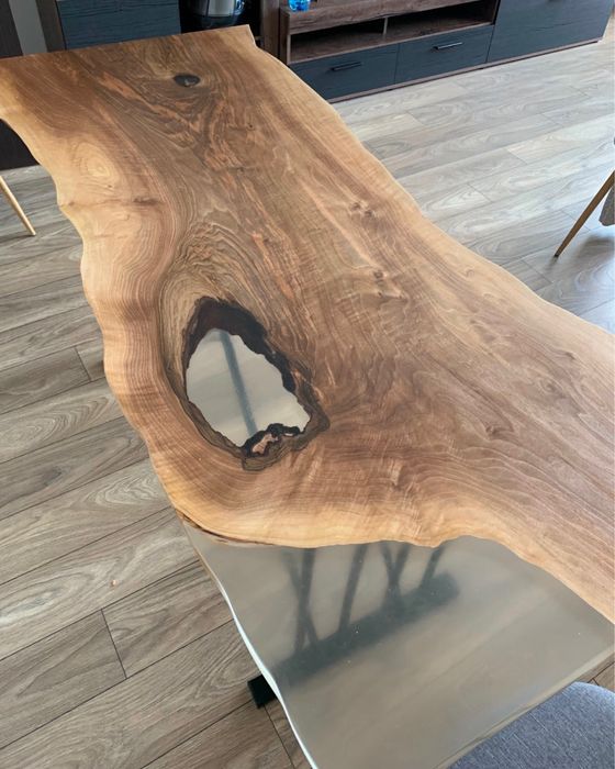 Масивна маса от естествено дърво