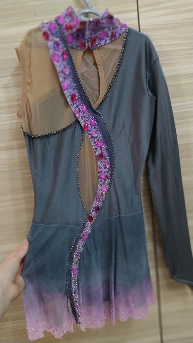 Гимнастический костюм на девочку