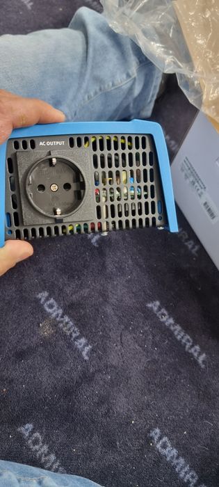 Инвектор за кола 12 волта 250 вата